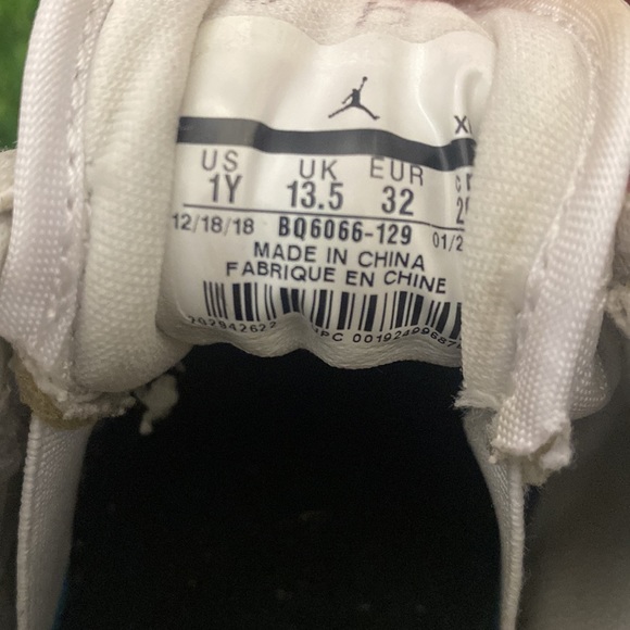 Jordan 1 Low Triple White GS - Picture 4 of 6